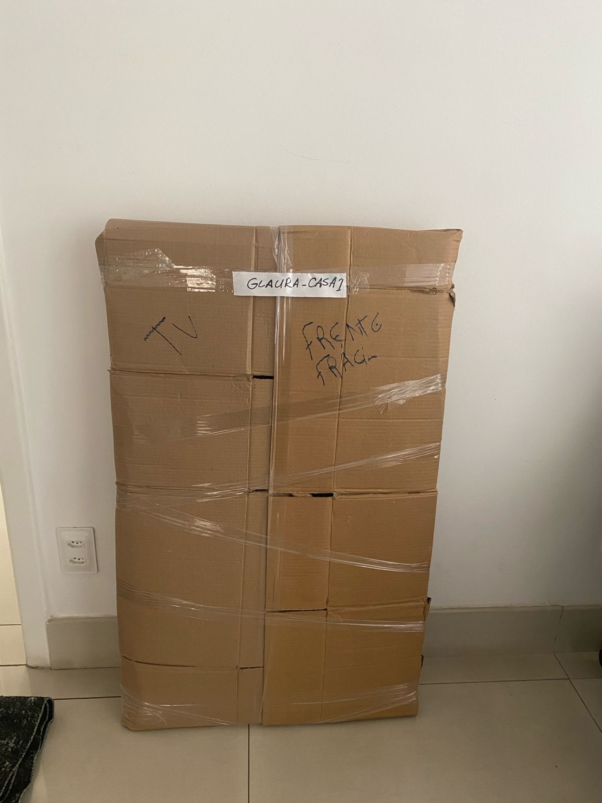 Guarda-roupa embalado para transporte
